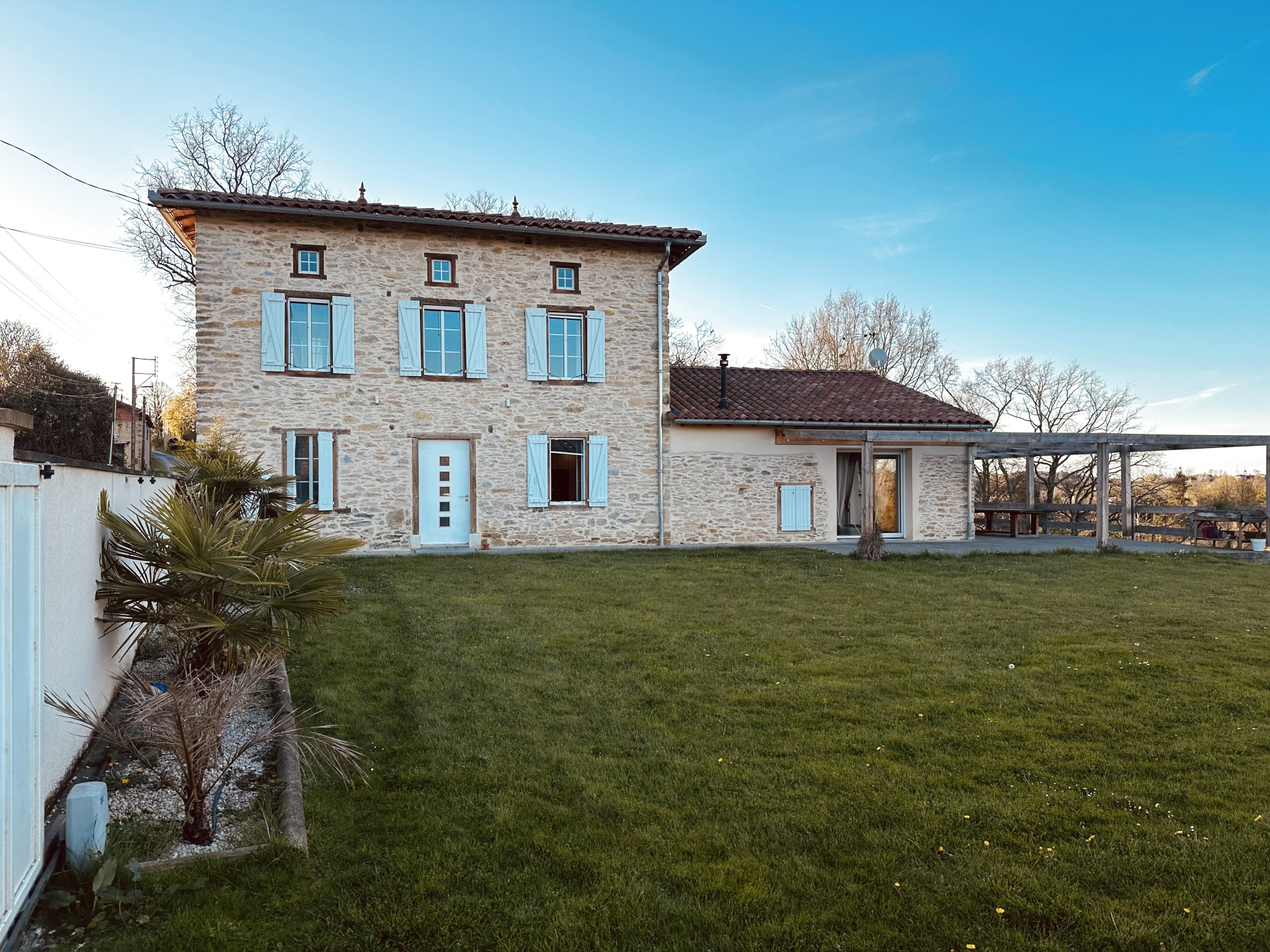 MAISON EN PIERRE - 142 M2 - JARDIN - GARAGE 60 m2