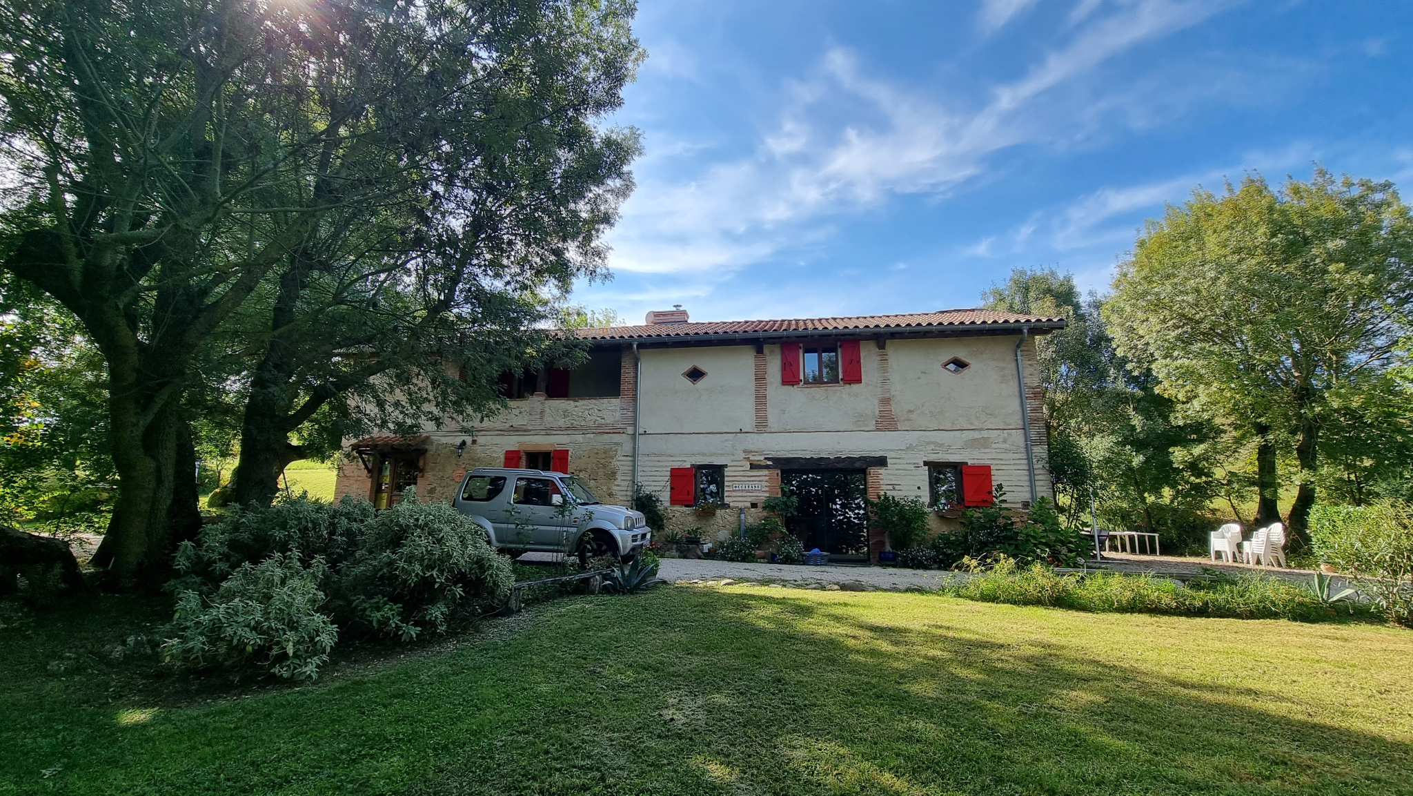 PROPRIÉTÉ DE CARACTÈRE AVEC 2 GÎTES, PISCINE ET PARC ARBORÉ
