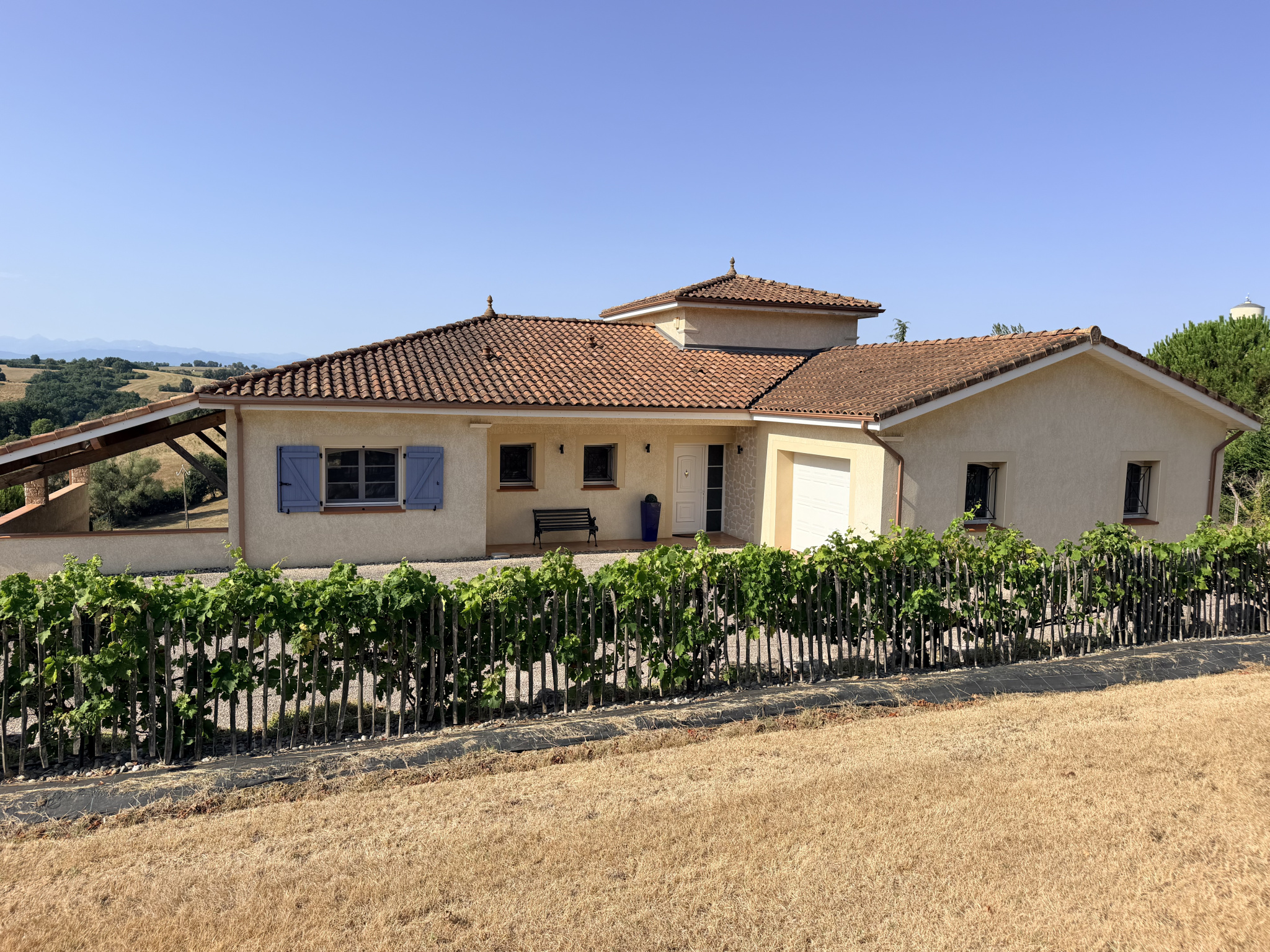 VILLA T4 - 150 m2 - PISCINE - GARAGE -  TERRAIN - VUE IMPRENABLE PYRENEES