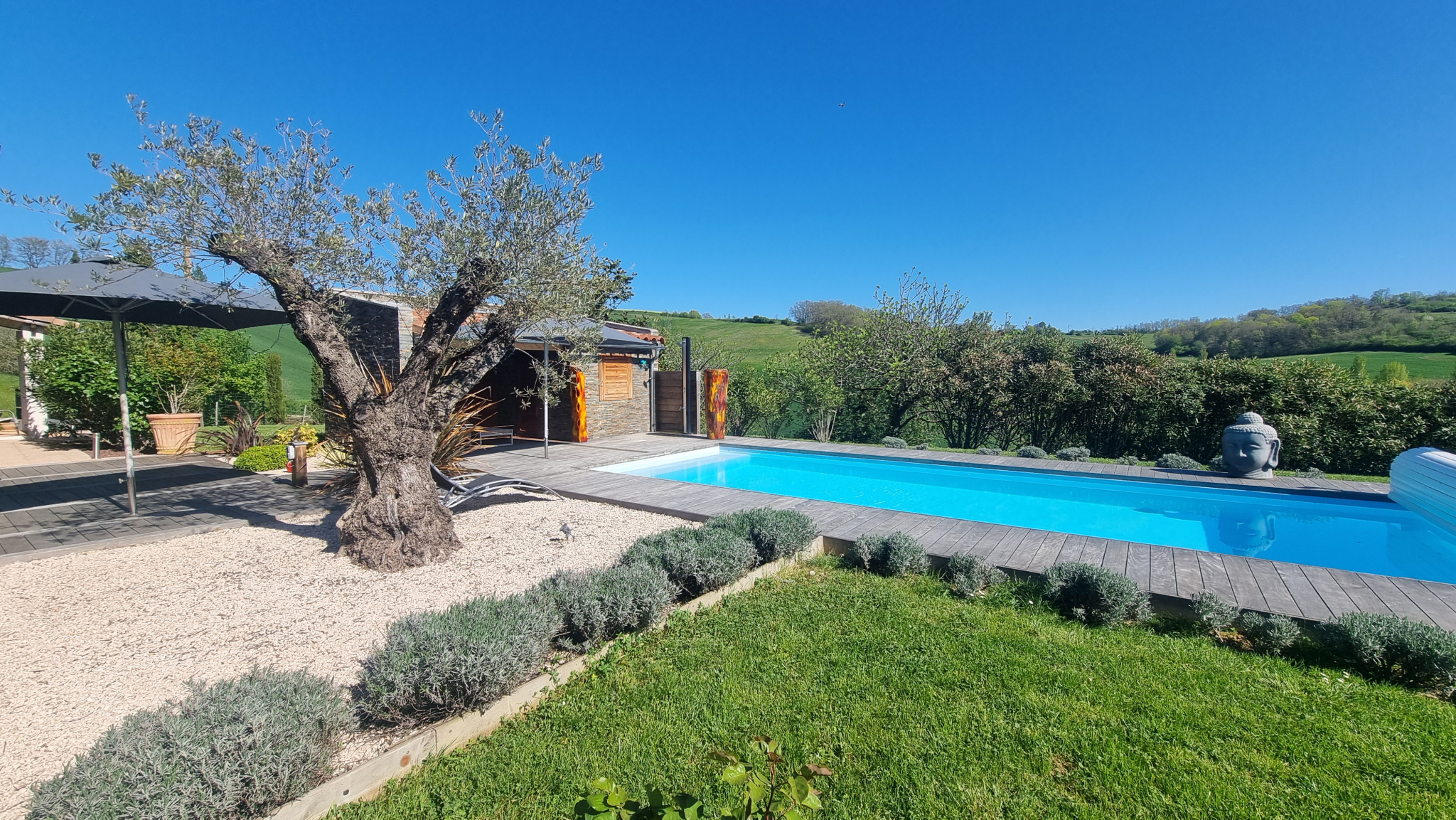 MAISON T5 - 184 m2 - GARAGE - PISCINE