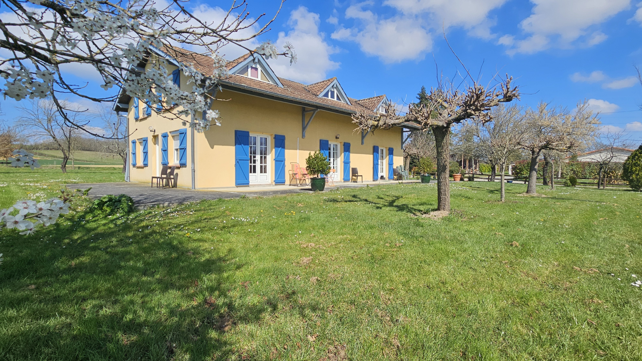 MAISON T7  - 213 M2 - GITE - CHAMBRES D'HOTES