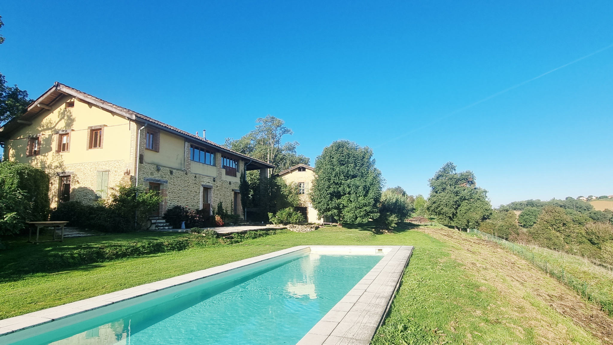 Propriété de caractère 427 m2 - maison - grange - gîte - piscine - vue Pyrénées