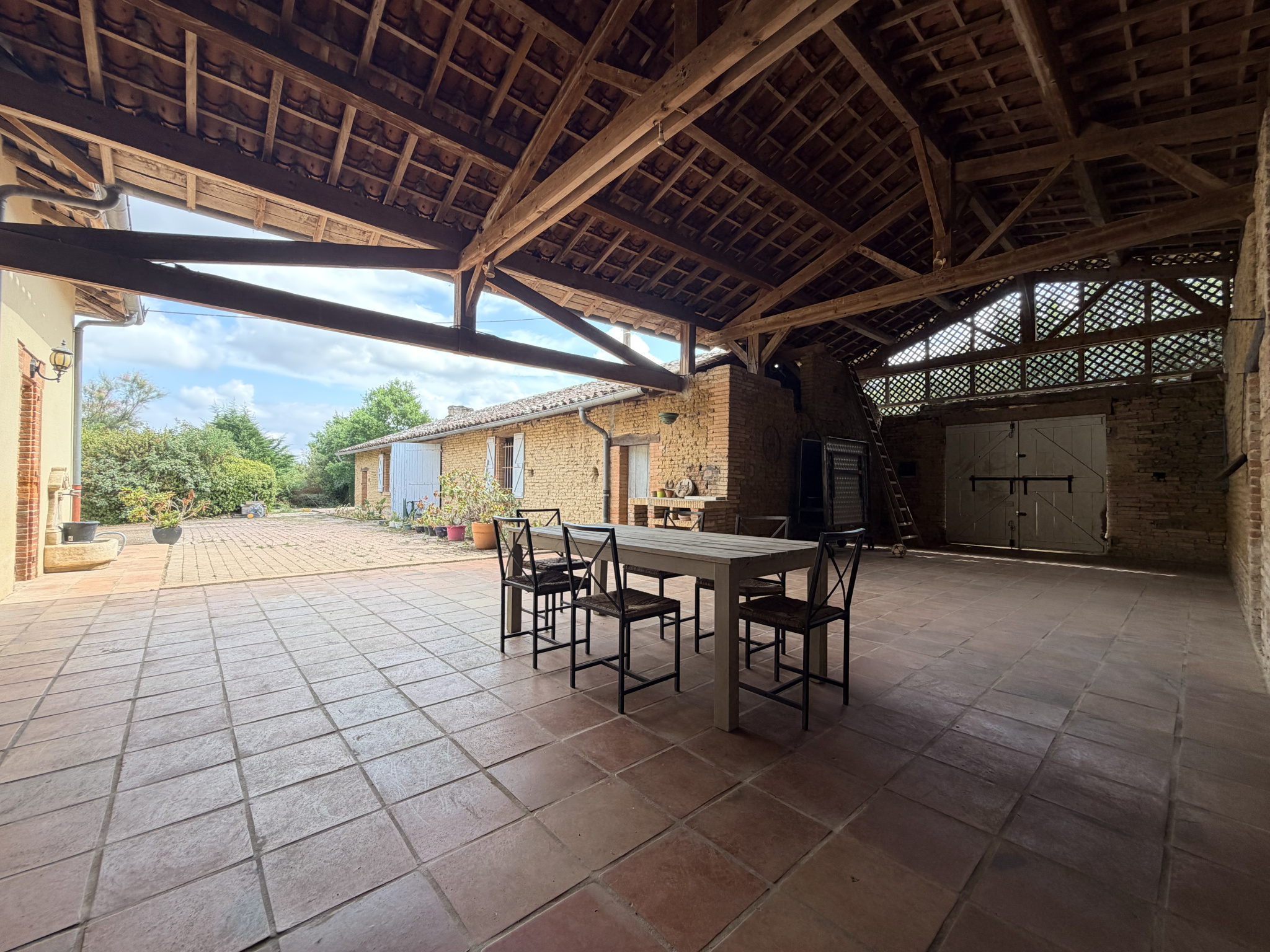FERME T6 - 1,5 HECTARE - 211 M2 - DÉPENDANCES - ÉTANG - PUITS - PISCINE