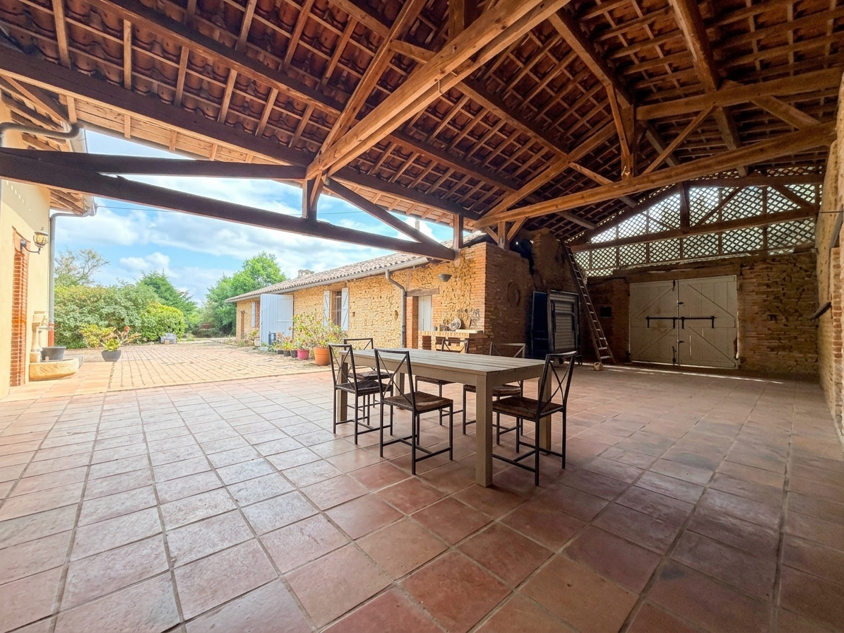 FERME T6 - 1,5 HECTARE - 211 M2 - DÉPENDANCES - ÉTANG - PUITS - PISCINE